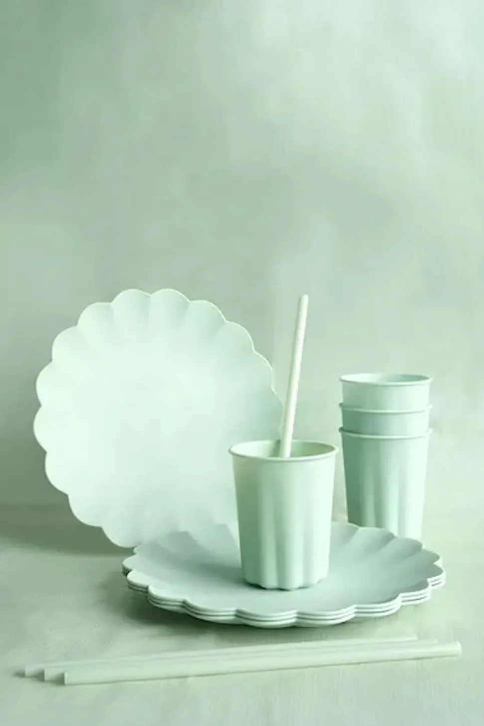Salviegrønn plastikk tallerkener, 4pk